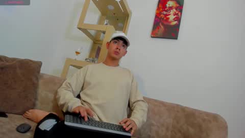 logantwink18 online show from 01.11.26