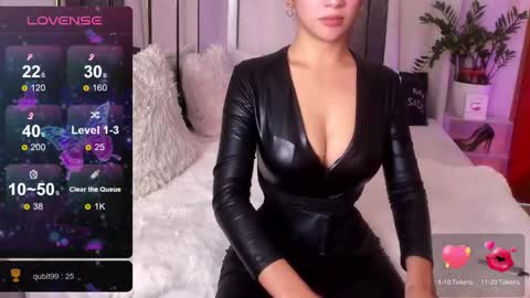 Snapshot of loisewilliams chatting on 09.26.25 Mistress L online show from 09.26.25