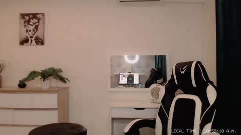  Lola  online show from 12.18.24