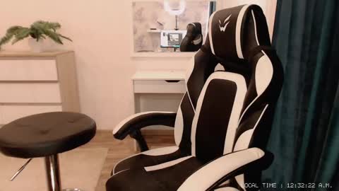  Lola  online show from 03.03.25