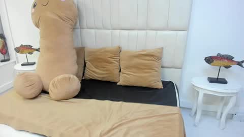 Lola  online show from 10.12.25