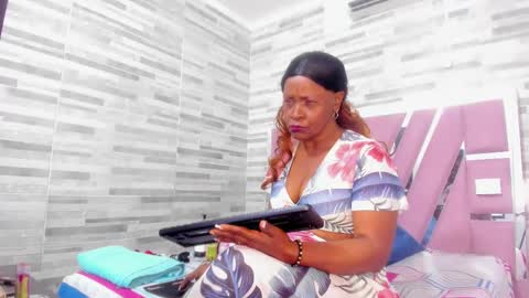 Lola online show from 02.22.25