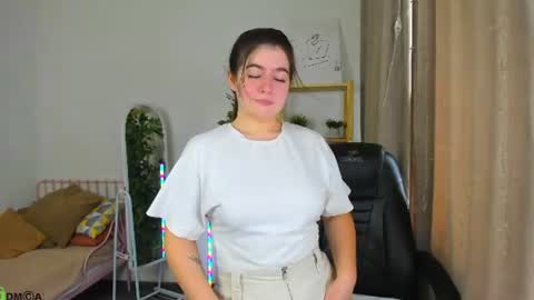 Snapshot of lola_loco chatting on 08.04.26 Margo online show from 08.04.26