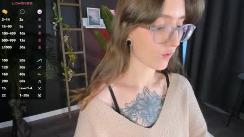 Snapshot of lola_missy chatting on 02.04.25 Lola online show from 02.04.25