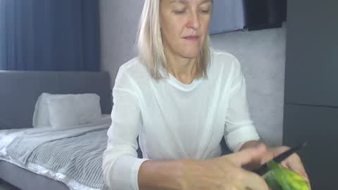 Lola online show from 10.06.25