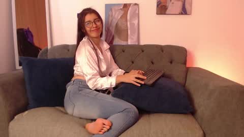 lolaandcamille online show from 03.10.25