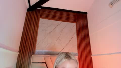 Lola Angel online show from 12.31.24