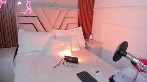 Lola Angel online show from 01.27.25