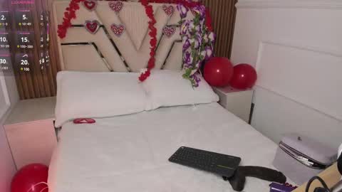 Lola Angel online show from 02.14.25