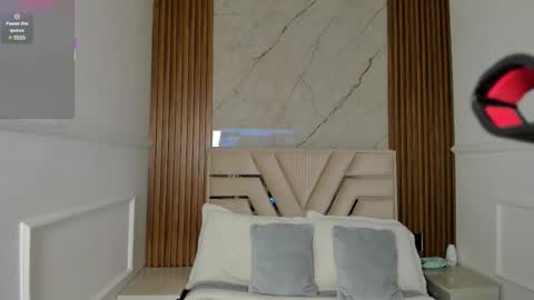 Lola Angel online show from 03.04.25