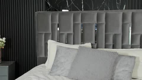 Lola Angel online show from 12.18.25