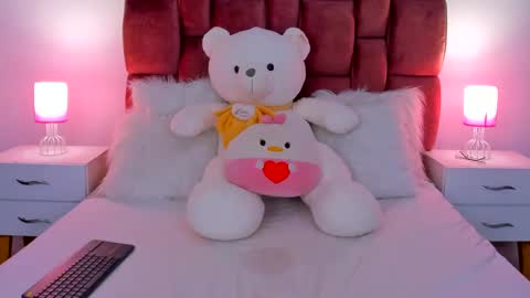 LolaCoper online show from 12.26.24