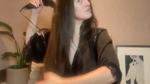 Snapshot of loladom chatting on 10.14.25 Frt Pr1ncess online show from 10.14.25