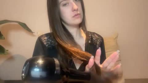 Snapshot of loladom chatting on 10.23.25 Frt Pr1ncess online show from 10.23.25