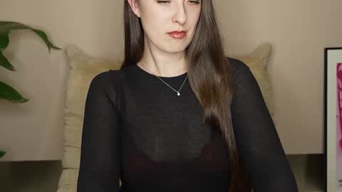 Snapshot of loladom chatting on 11.11.25 Frt Pr1ncess online show from 11.11.25