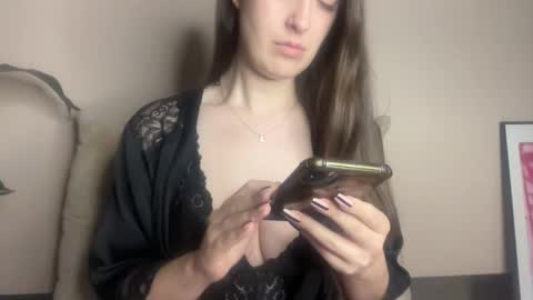 Snapshot of loladom chatting on 11.14.25 Frt Pr1ncess online show from 11.14.25