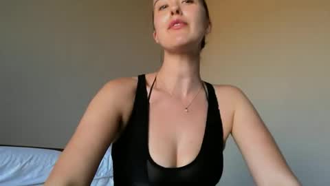 Snapshot of loladom chatting on 02.13.26 Frt Pr1ncess online show from 02.13.26