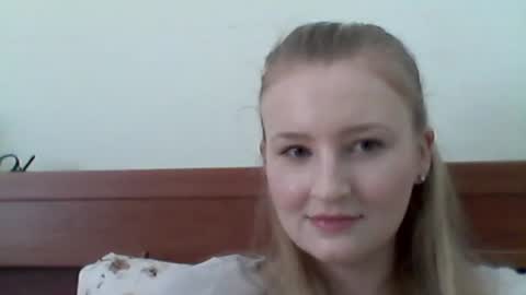 lolaglamour_ online show from 06.30.26