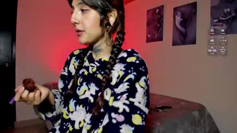 Snapshot of lolaleah_ chatting on 11.24.25 Lola online show from 11.24.25