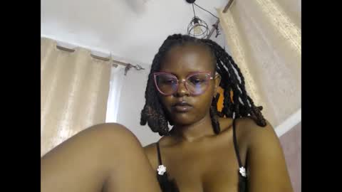 lolamia7 online show from 11.10.25