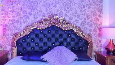 Snapshot of lolapierce chatting on 09.22.25 loli online show from 09.22.25