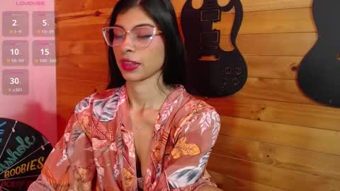 Snapshot of lolapierce chatting on 11.13.25 loli online show from 11.13.25