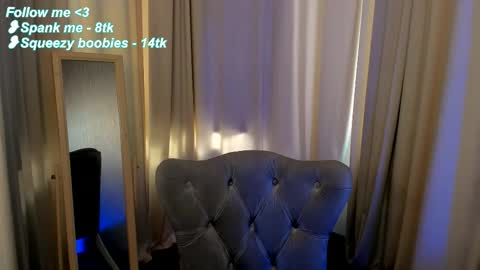 Snapshot of lolla_awesome chatting on 09.19.25 Lolla online show from 09.19.25