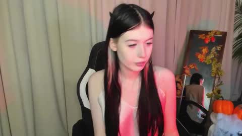 Snapshot of lolla_awesome chatting on 10.29.25 Lolla online show from 10.29.25