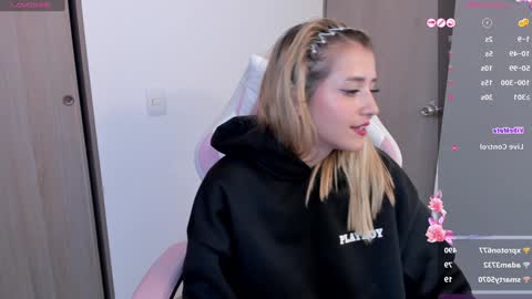 Snapshot of lolly_js_ chatting on 12.31.24 Lolly online show from 12.31.24