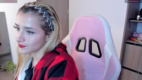 Snapshot of lolly_js_ chatting on 12.31.24 Lolly online show from 12.31.24