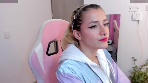 Snapshot of lolly_js_ chatting on 01.04.25 Lolly online show from 01.04.25