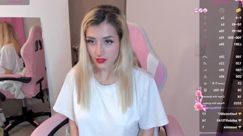 Snapshot of lolly_js_ chatting on 01.06.25 Lolly online show from 01.06.25