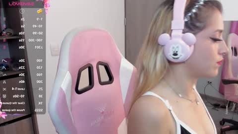 Snapshot of lolly_js_ chatting on 02.06.25 Lolly online show from 02.06.25