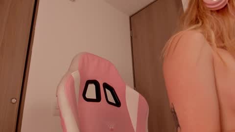 Snapshot of lolly_js_ chatting on 03.07.25 Lolly online show from 03.07.25