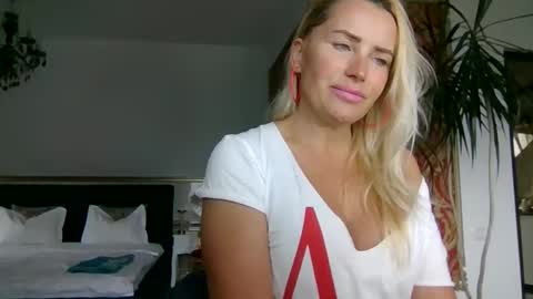 Roxy online show from 10.13.25