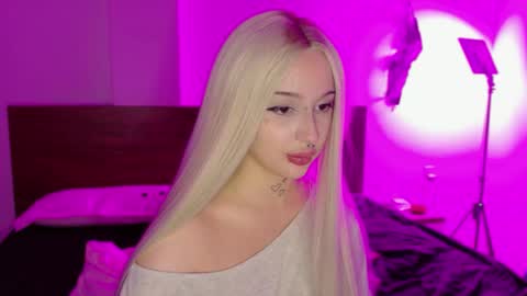 Snapshot of lolykari chatting on 05.16.26 Kari online show from 05.16.26