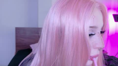 Snapshot of lolykari chatting on 06.08.26 Kari online show from 06.08.26