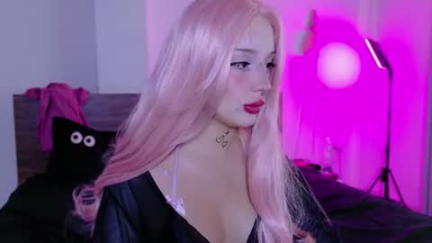 Snapshot of lolykari chatting on 06.10.26 Kari online show from 06.10.26