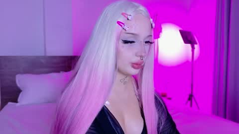 Snapshot of lolykari chatting on 06.23.26 Kari online show from 06.23.26