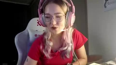 Snapshot of lomamcmeen chatting on 06.18.26 lomamcmeen online show from 06.18.26