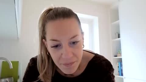 Em online show from 12.21.25