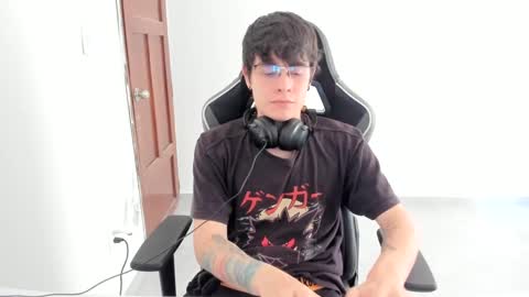 Snapshot of lonelyhotboy0 chatting on 09.22.25 Kevin online show from 09.22.25