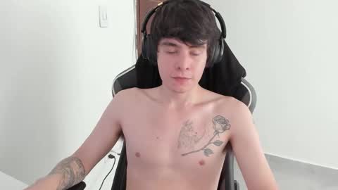 Snapshot of lonelyhotboy0 chatting on 10.10.25 Kevin online show from 10.10.25