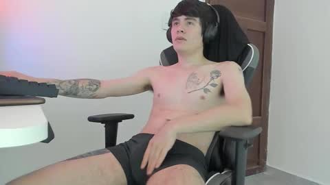 Snapshot of lonelyhotboy0 chatting on 10.14.25 Kevin online show from 10.14.25