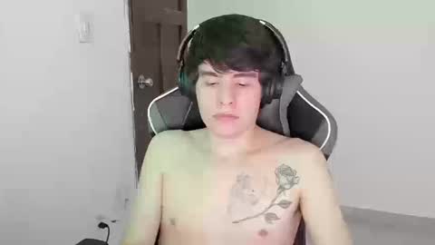 Snapshot of lonelyhotboy0 chatting on 11.04.25 Kevin online show from 11.04.25