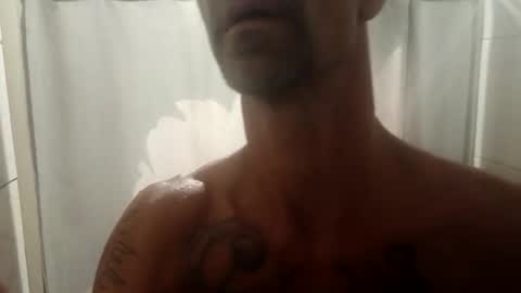 Snapshot of longdonglouie47 chatting on 09.10.25 longdonglouie47 online show from 09.10.25