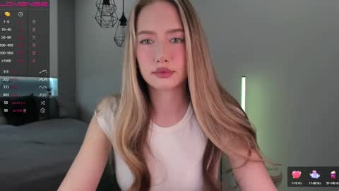 Snapshot of longoriaeva chatting on 12.26.24 Eva online show from 12.26.24