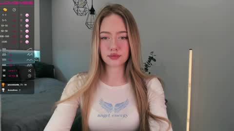 Snapshot of longoriaeva chatting on 02.15.25 Eva online show from 02.15.25