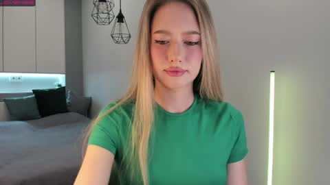 Snapshot of longoriaeva chatting on 04.07.26 Eva online show from 04.07.26