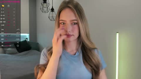 Snapshot of longoriaeva chatting on 04.16.26 Eva online show from 04.16.26